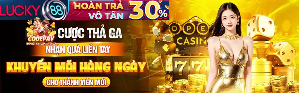 Đội game thủ chuyên nghiệp đang thi đấu eSports trong một giải đấu lớn, với logo okchoi code nổi bật
